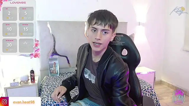 Snapshot of EVAN_TAY chatting on February 16, 2026, 3:16 am EVAN TAY online show from February 16, 2026, 3:16 am