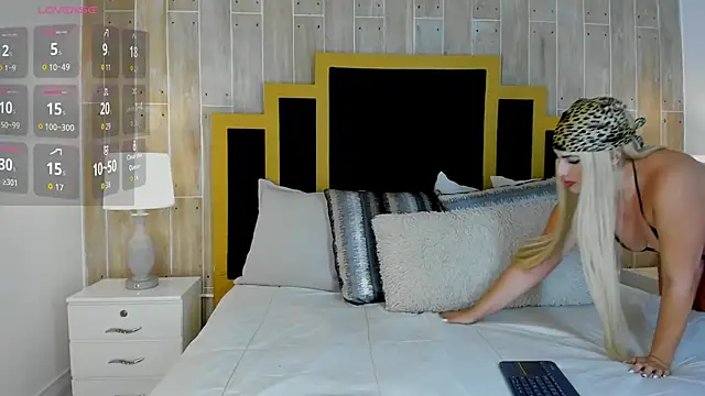 Snapshot of WenFox chatting on February 10, 2026, 12:04 pm WenFox online show from February 10, 2026, 12:04 pm