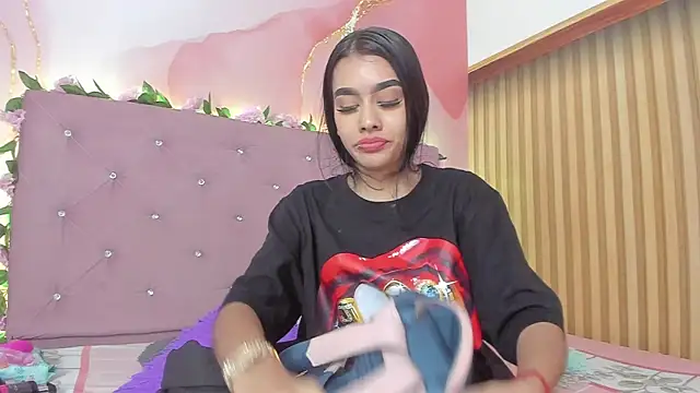 Melanie  Evans online show from April 13, 2026, 11:14 am