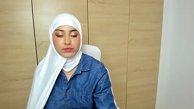 LAY LA  online show from February 23, 2026, 9:04 pm