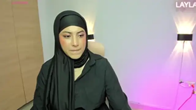 LAY LA  online show from April 13, 2026, 10:03 pm