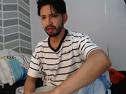 thomass1018 online show from June 19, 2026, 3:23 am
