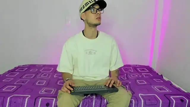 Snapshot of Vlad__night chatting on February 12, 2026, 12:05 pm Vlad night online show from February 12, 2026, 12:05 pm