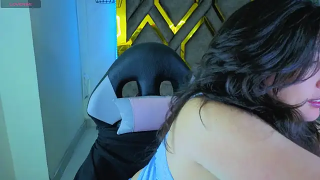 Luvienne online show from March 5, 2026, 6:59 pm