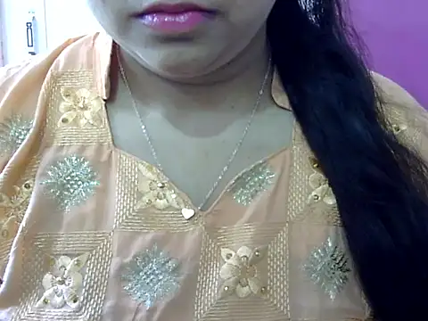 Cute Aliyaa online show from April 3, 2026, 9:49 am