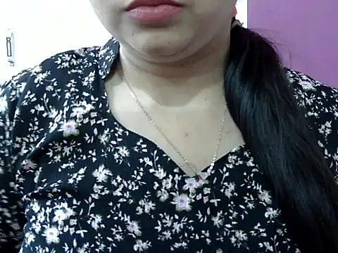 Cute Aliyaa online show from April 25, 2026, 11:46 am