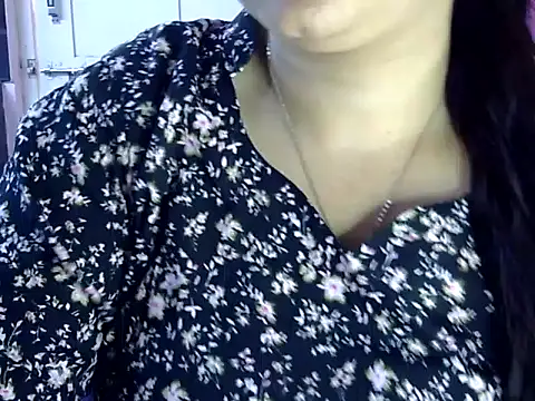 Cute Aliyaa online show from June 1, 2026, 12:05 pm