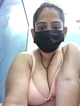 diyam4002 online show from March 4, 2026, 5:31 pm