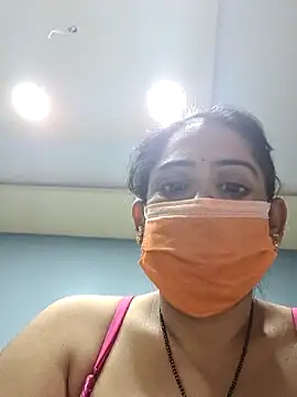 diyam4002 online show from February 12, 2026, 2:06 pm