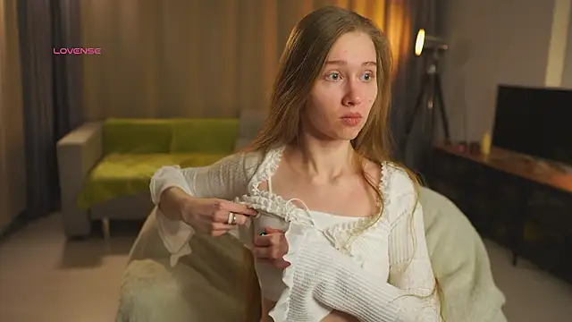 Snapshot of SharaNewbern chatting on February 3, 2026, 2:11 pm SharaNewbern online show from February 3, 2026, 2:11 pm