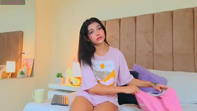 LANA LARSEN online show from March 19, 2026, 11:54 am