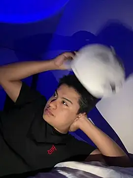 andresmahecha777 online show from March 31, 2026, 3:52 am