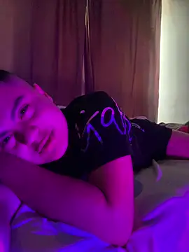 andresmahecha777 online show from April 8, 2026, 10:44 pm