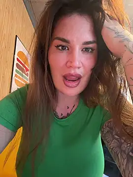 Snapshot of TattooGirlAlia chatting on December 19, 2025, 1:02 pm TattooGirlAlia online show from December 19, 2025, 1:02 pm