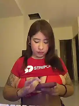 Snapshot of Helll_girll chatting on May 10, 2026, 4:16 am Helll girll online show from May 10, 2026, 4:16 am