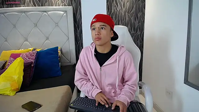 Snapshot of Dominik_Souza chatting on February 6, 2026, 1:18 pm Dominik Souza online show from February 6, 2026, 1:18 pm