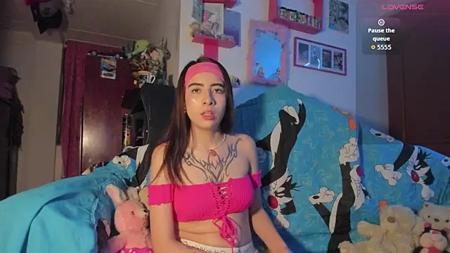 Snapshot of Rebecahart chatting on February 13, 2026, 5:29 am Rebecahart online show from February 13, 2026, 5:29 am