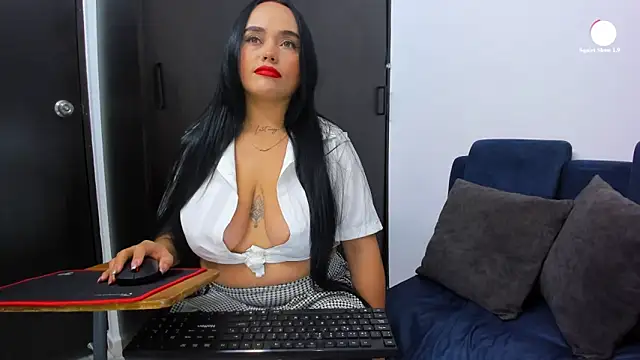 eliclasss online show from May 11, 2026, 7:55 pm
