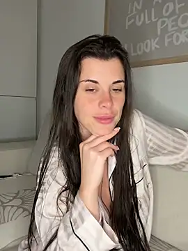 Snapshot of houseofnova chatting on February 25, 2026, 8:41 pm houseofnova online show from February 25, 2026, 8:41 pm