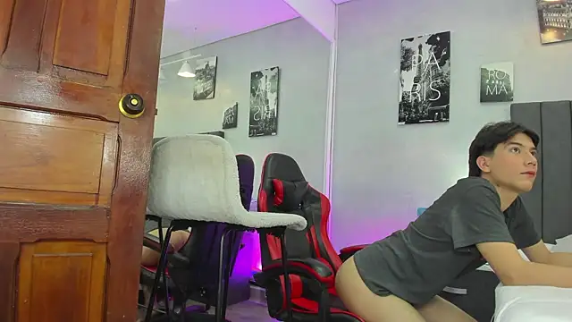 Snapshot of Raphael_Nyon chatting on March 2, 2026, 5:08 am Raphael Nyon online show from March 2, 2026, 5:08 am