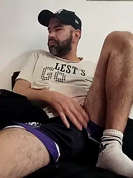 hairyandbigmann online show from February 5, 2026, 2:35 pm