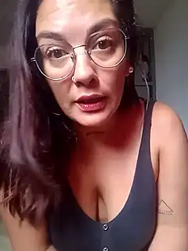 kuramaqueen online show from March 5, 2026, 7:43 pm