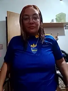 kuramaqueen online show from April 15, 2026, 3:23 am