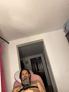 chiara andrew online show from April 25, 2026, 6:38 am