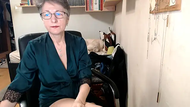 katemodel online show from November 7, 2025, 7:35 am