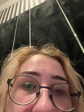 Snapshot of VyxenLissa chatting on March 22, 2026, 10:00 pm VyxenLissa online show from March 22, 2026, 10:00 pm