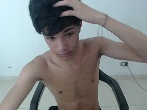 Snapshot of twink_straight_ chatting on February 4, 2026, 9:15 am twink straight online show from February 4, 2026, 9:15 am