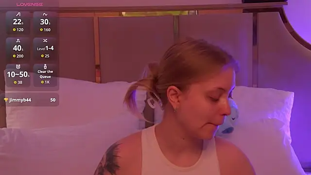 Snapshot of MollyHilton chatting on February 26, 2026, 6:52 pm MollyHilton online show from February 26, 2026, 6:52 pm