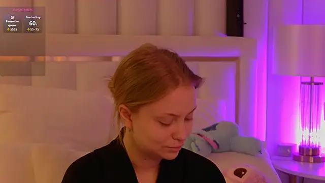 Snapshot of MollyHilton chatting on February 11, 2026, 5:57 pm MollyHilton online show from February 11, 2026, 5:57 pm