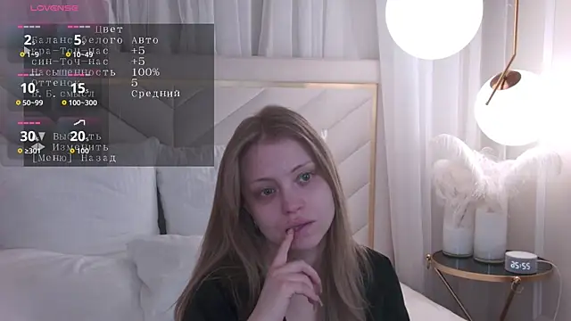 Snapshot of MollyHilton chatting on February 19, 2026, 6:27 pm MollyHilton online show from February 19, 2026, 6:27 pm