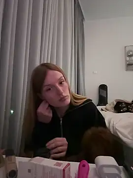 Snapshot of madlynn chatting on February 5, 2026, 4:47 pm madlynn online show from February 5, 2026, 4:47 pm