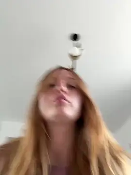 Snapshot of madlynn chatting on February 22, 2026, 11:12 am madlynn online show from February 22, 2026, 11:12 am