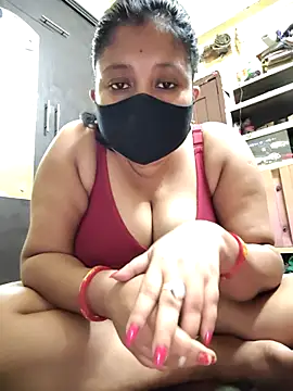 Snapshot of Curvy_Trisha chatting on May 5, 2026, 8:01 pm Curvy Trisha online show from May 5, 2026, 8:01 pm