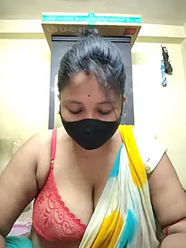 Snapshot of Curvy_Trisha chatting on June 11, 2026, 5:04 am Curvy Trisha online show from June 11, 2026, 5:04 am