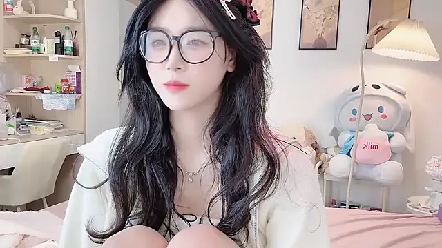 Luminous4173 online show from February 1, 2026, 7:17 am