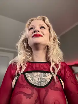 Snapshot of BlondeDoll_ chatting on February 14, 2026, 5:29 am BlondeDoll online show from February 14, 2026, 5:29 am