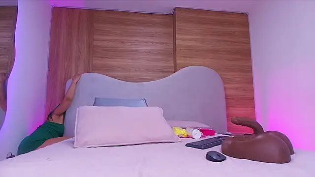 shaina adams online show from March 17, 2026, 11:57 am