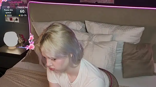 MollySoftGlow online show from March 30, 2026, 6:26 am