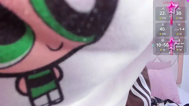 crystalstonee online show from April 2, 2026, 8:37 pm