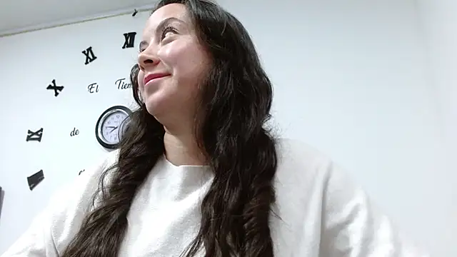 Snapshot of ElaMurray02 chatting on February 3, 2026, 1:27 pm ElaMurray02 online show from February 3, 2026, 1:27 pm