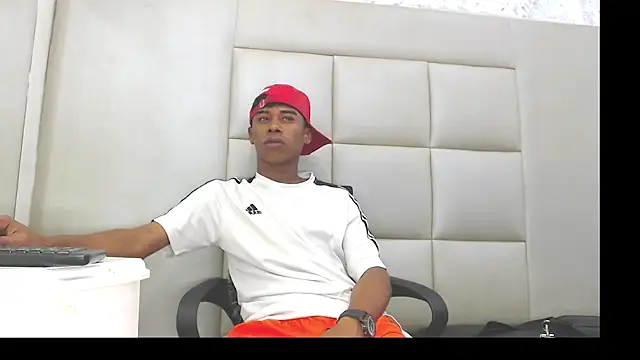 Snapshot of TonnyMarck chatting on February 10, 2026, 7:07 am TonnyMarck online show from February 10, 2026, 7:07 am