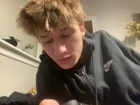 yourwhiteboy1 online show from March 8, 2026, 1:11 am