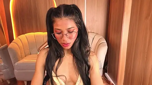 Alina b  online show from April 14, 2026, 8:03 pm