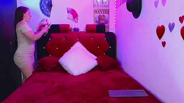 Snapshot of sara-smi chatting on May 4, 2026, 8:44 pm sara-smi online show from May 4, 2026, 8:44 pm