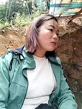 Snapshot of Ella-aa chatting on February 17, 2026, 2:42 am Ella-aa online show from February 17, 2026, 2:42 am