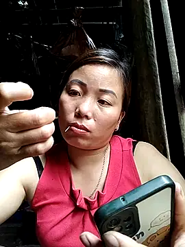 Ella-aa online show from March 25, 2026, 5:51 am